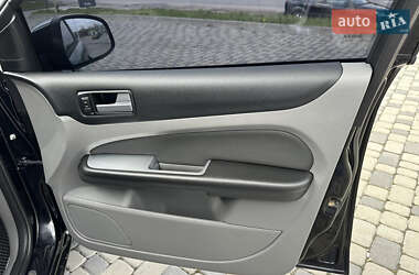 Хэтчбек Ford Focus 2010 в 