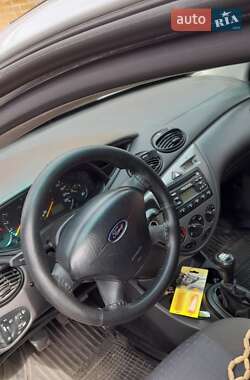 Хэтчбек Ford Focus 2004 в 