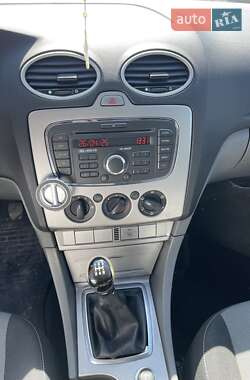 Седан Ford Focus 2010 в 