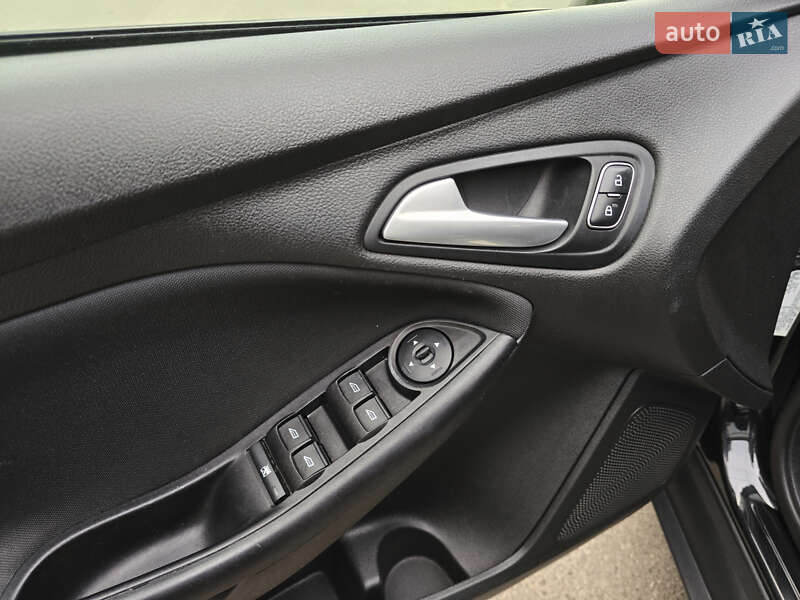 Хэтчбек Ford Focus 2015 в Киеве