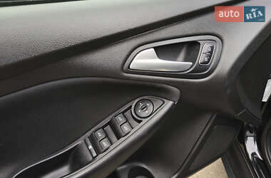 Хэтчбек Ford Focus 2015 в 