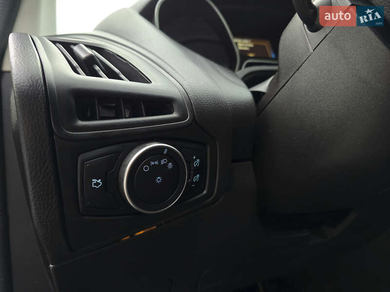Хэтчбек Ford Focus 2015 в Киеве