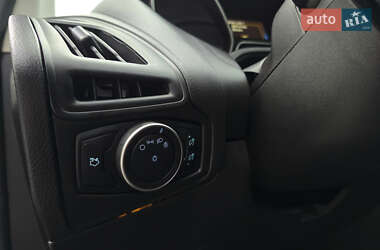 Хэтчбек Ford Focus 2015 в 