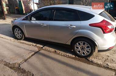 Хэтчбек Ford Focus 2012 в 