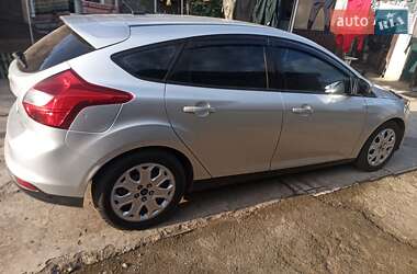 Хэтчбек Ford Focus 2012 в 