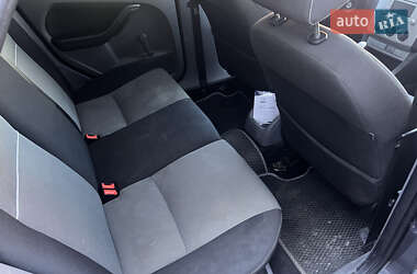 Хэтчбек Ford Focus 2011 в 