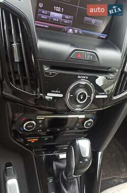 Хэтчбек Ford Focus 2013 в 