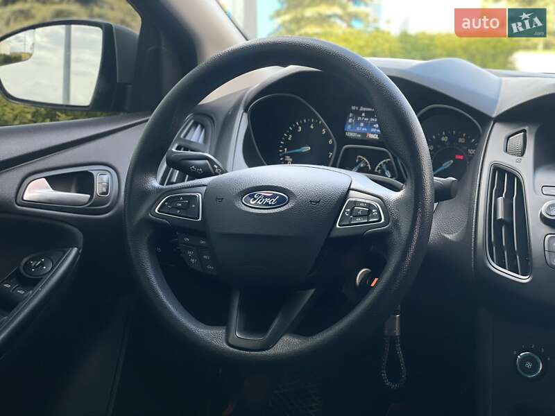 Седан Ford Focus 2015 в Дніпрі