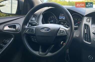 Седан Ford Focus 2015 в 