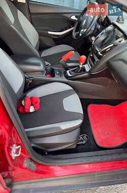 Хэтчбек Ford Focus 2013 в 