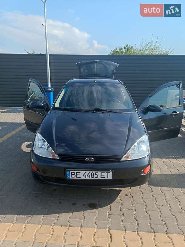 Хэтчбек Ford Focus 2001 в 