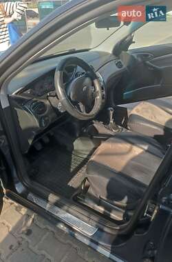 Хэтчбек Ford Focus 2001 в 