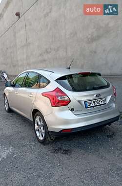 Хэтчбек Ford Focus 2013 в 