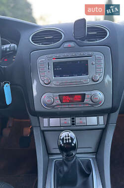 Хэтчбек Ford Focus 2009 в 