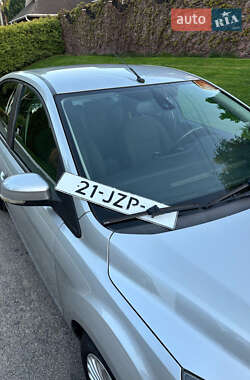 Хэтчбек Ford Focus 2009 в 