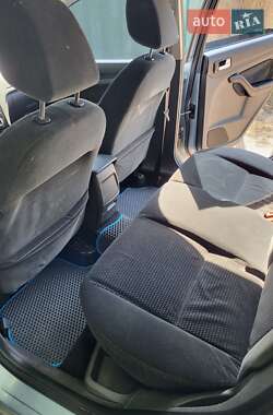 Хэтчбек Ford Focus 2005 в 