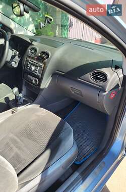 Хэтчбек Ford Focus 2005 в 