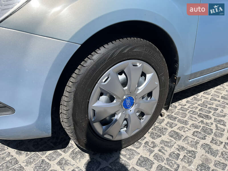 Седан Ford Focus 2010 в Днепре