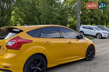 Хэтчбек Ford Focus 2013 в 