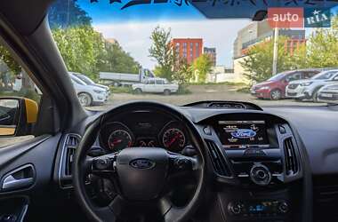 Хэтчбек Ford Focus 2013 в 