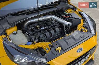 Хэтчбек Ford Focus 2013 в 