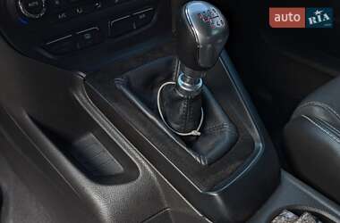 Хэтчбек Ford Focus 2013 в 