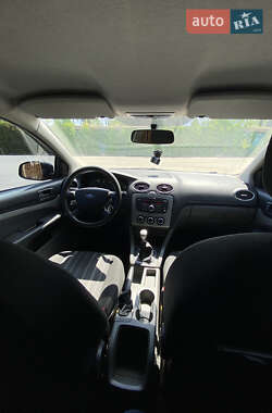 Хэтчбек Ford Focus 2011 в 