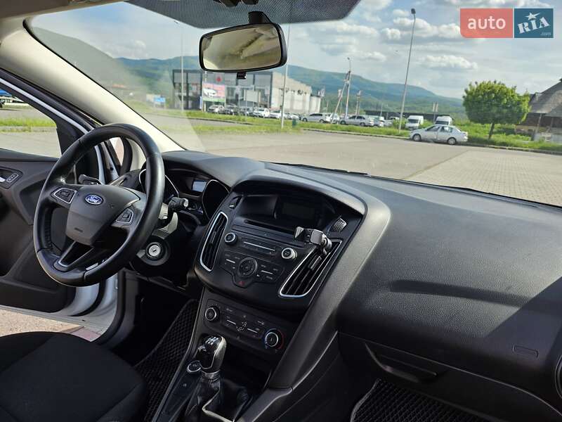 Хэтчбек Ford Focus 2015 в Тячеве