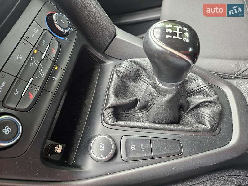 Хэтчбек Ford Focus 2015 в Тячеве
