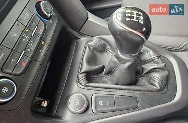 Хэтчбек Ford Focus 2015 в 