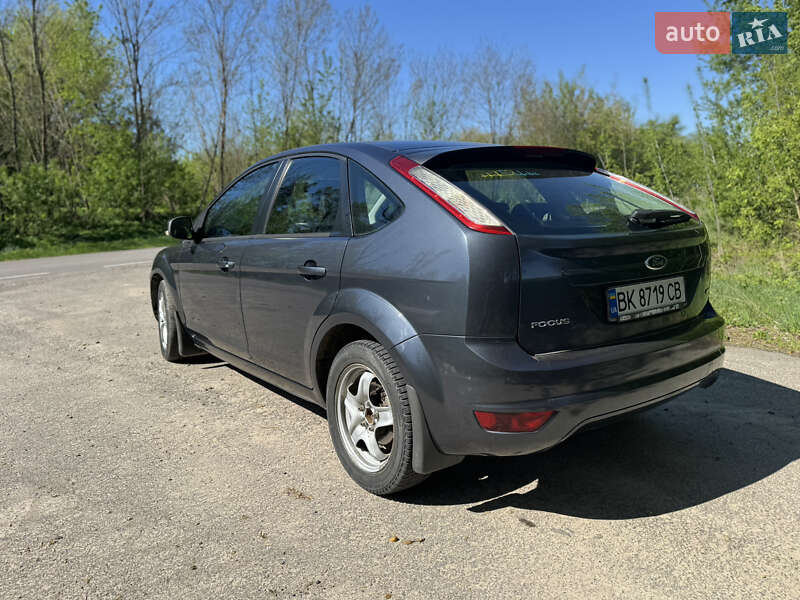 Хэтчбек Ford Focus 2010 в Радивилове
