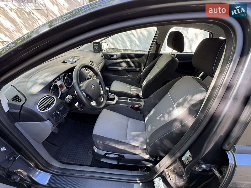 Хэтчбек Ford Focus 2010 в Радивилове