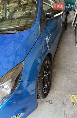 Хэтчбек Ford Focus 2013 в 