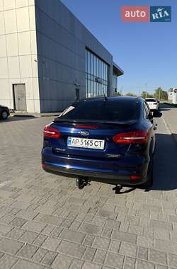 Седан Ford Focus 2015 в 