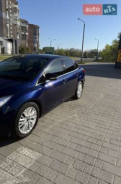Седан Ford Focus 2015 в 