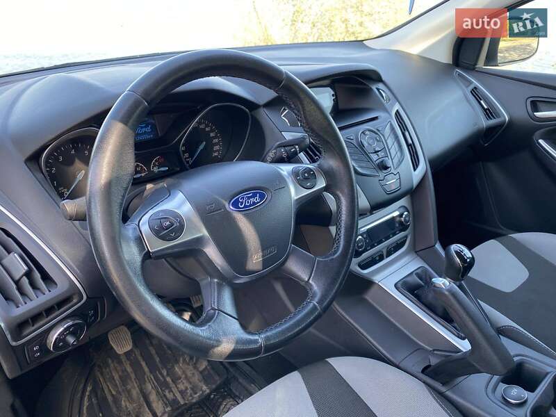 Хетчбек Ford Focus 2013 в Дніпрі