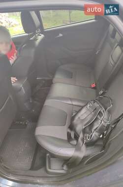 Хэтчбек Ford Focus 2012 в 