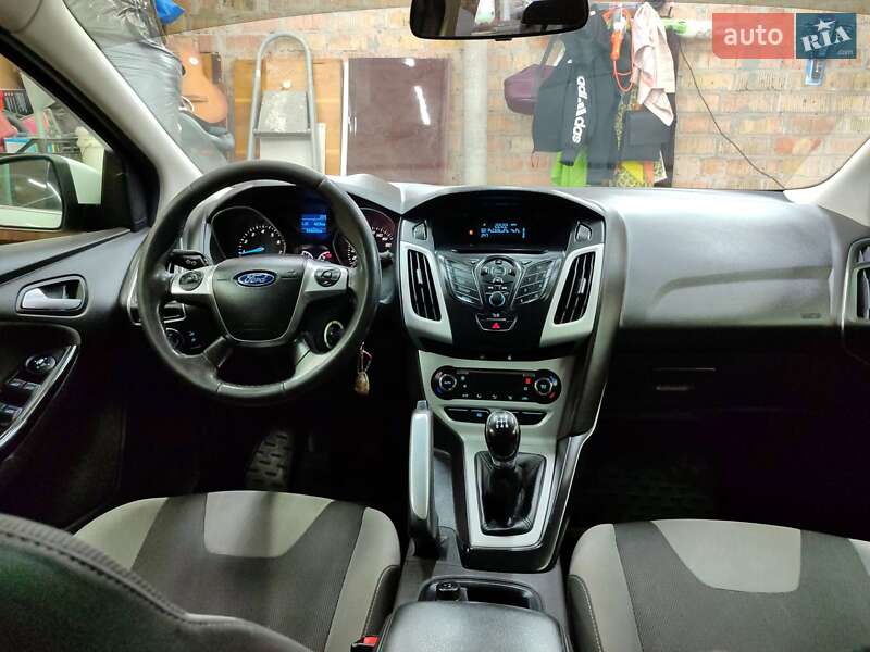 Хетчбек Ford Focus 2013 в Синельниковому