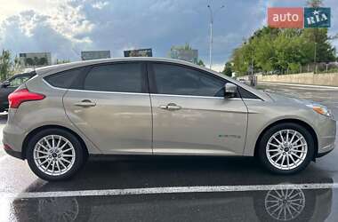 Хэтчбек Ford Focus 2015 в 