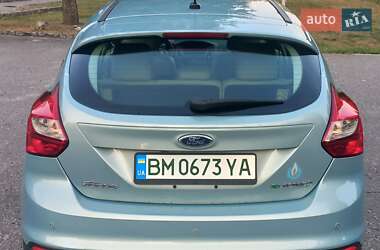 Хэтчбек Ford Focus 2012 в 