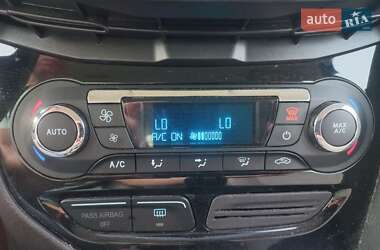 Хэтчбек Ford Focus 2012 в 
