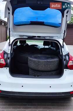 Хэтчбек Ford Focus 2014 в 