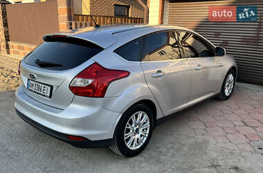 Хэтчбек Ford Focus 2011 в 