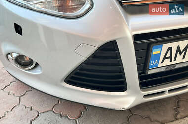 Хэтчбек Ford Focus 2011 в 