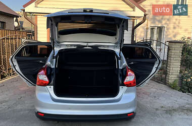 Хэтчбек Ford Focus 2011 в 