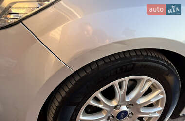 Хэтчбек Ford Focus 2011 в 