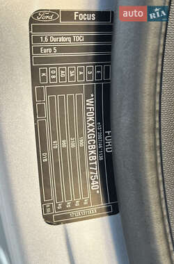 Хэтчбек Ford Focus 2011 в 