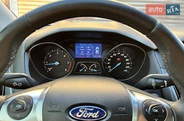 Хэтчбек Ford Focus 2011 в 