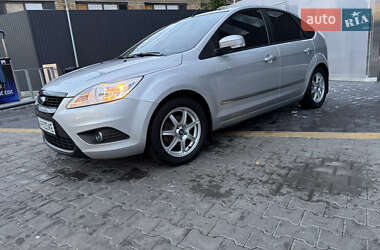 Хэтчбек Ford Focus 2010 в 