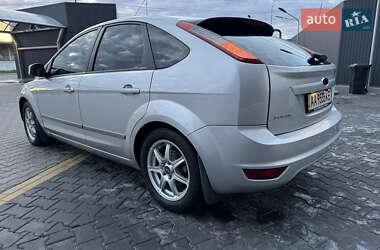 Хэтчбек Ford Focus 2010 в 